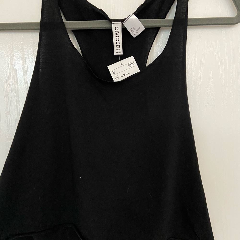 😜😜🎉🎉H&M brand new black tank- crop
